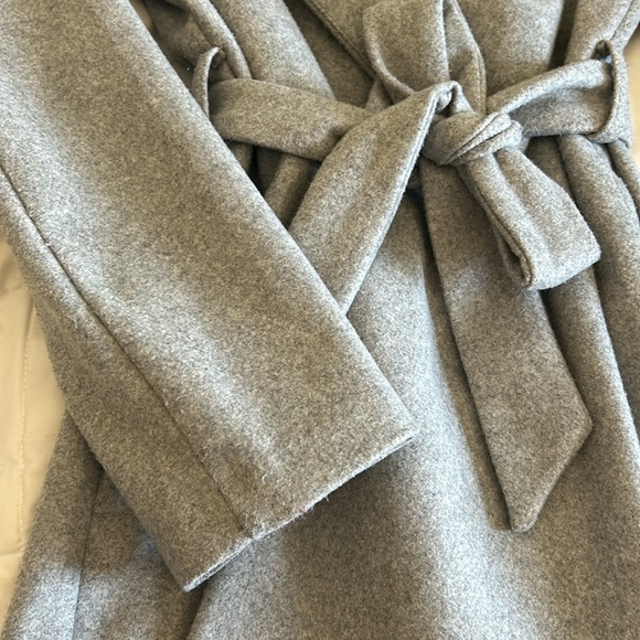 Grey coat - Picture 2 of 4